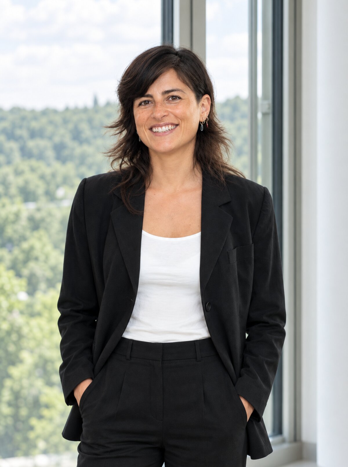 Apollonia Stoll in den Räumen der axantis AG in Stuttgart
